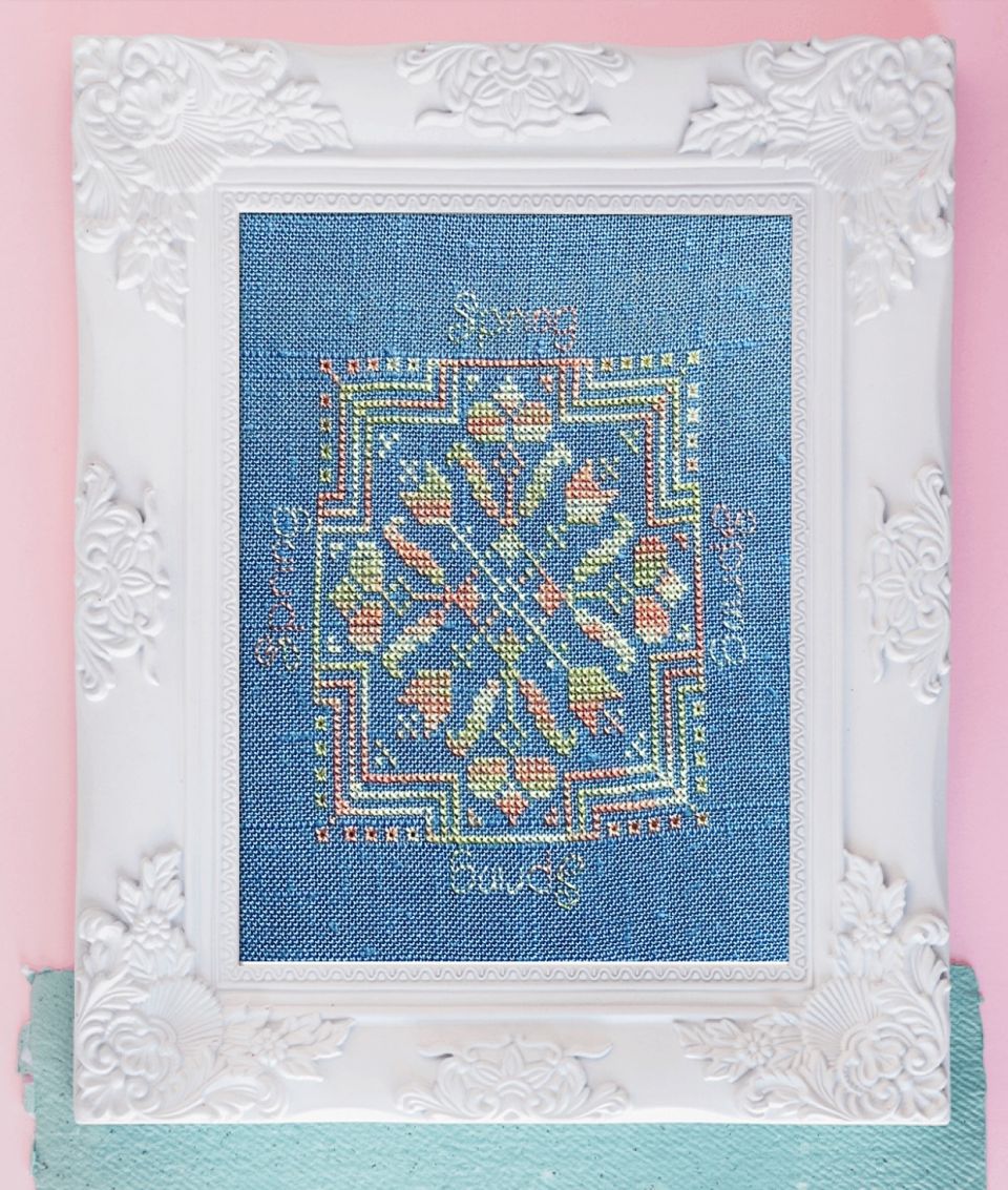 Rosewood Manor An extra mini chart from ONE DOZEN QUAKERS called SPRING QUAKER stitched on 48 md blue linen with Threadworx Cactus Flowers floss 1/1